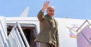 Prime Minister Shehbaz Sharif and Nawaz Sharif boarding the plane for Qatar.