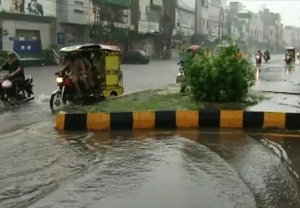 Heavy monsoon rainfall causing waterlogging on Lahore roads and slippery traffic on Motorway